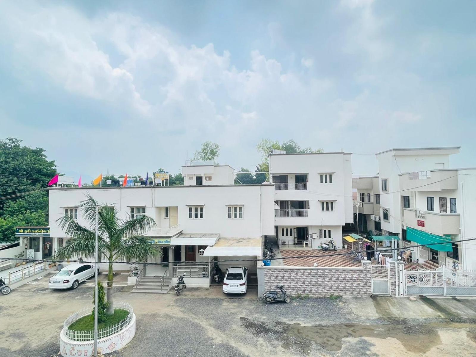 Hotel Rajdhani And Guest House Gujarat - Best Family Hotel In Halol Near Pavagadh And Halol Gidc Bagian luar foto