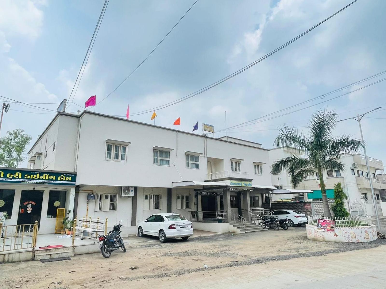 Hotel Rajdhani And Guest House Gujarat - Best Family Hotel In Halol Near Pavagadh And Halol Gidc Bagian luar foto