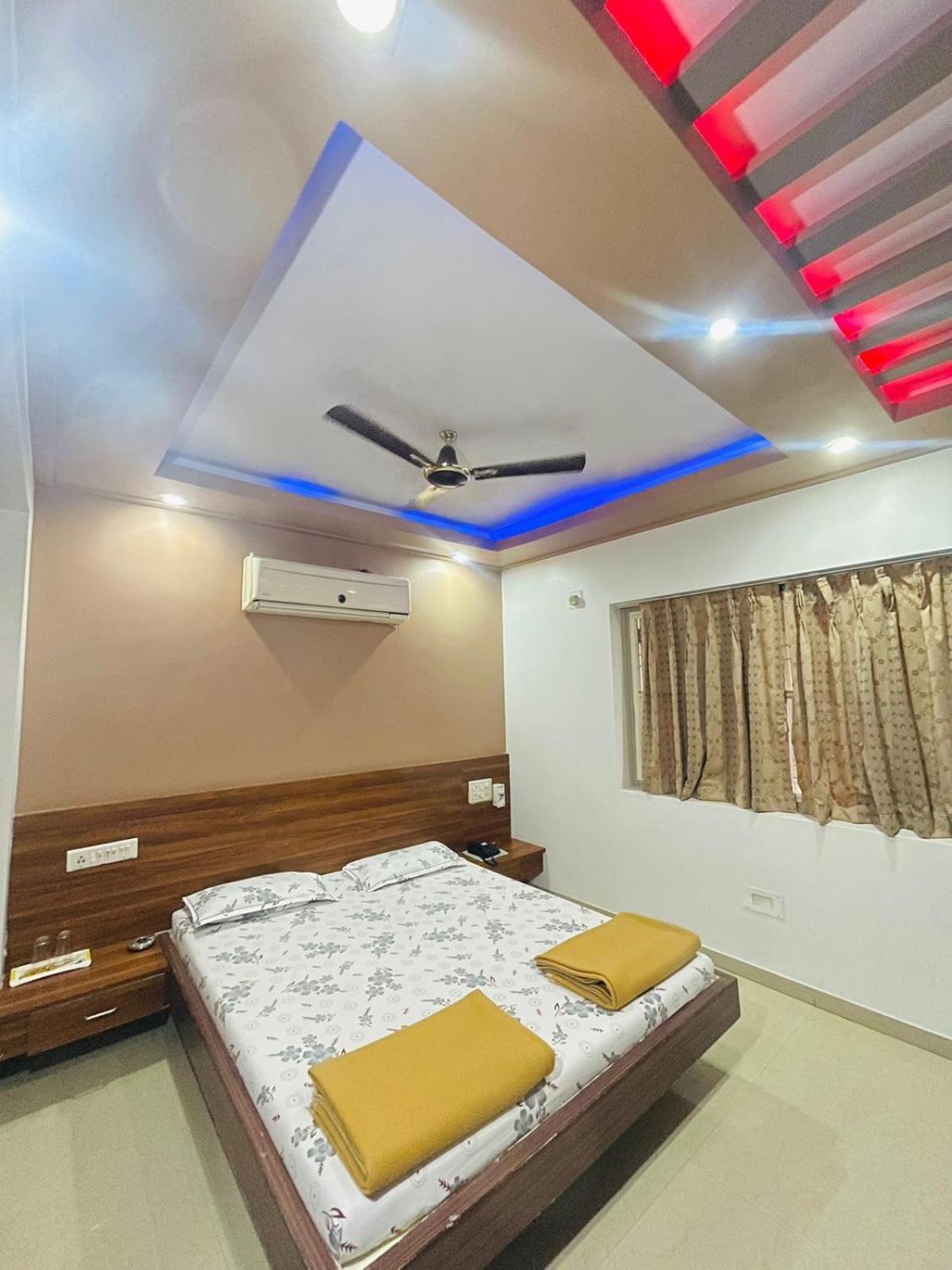 Hotel Rajdhani And Guest House Gujarat - Best Family Hotel In Halol Near Pavagadh And Halol Gidc Bagian luar foto