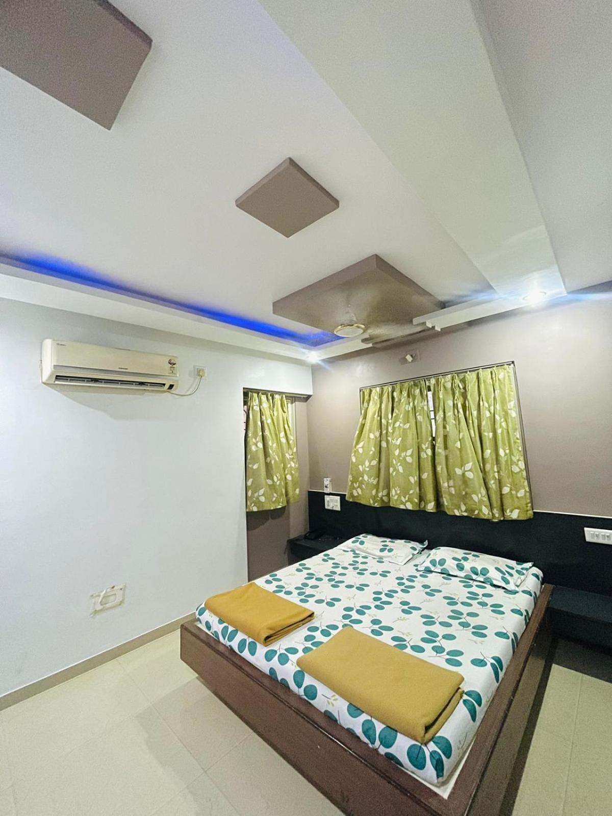 Hotel Rajdhani And Guest House Gujarat - Best Family Hotel In Halol Near Pavagadh And Halol Gidc Bagian luar foto