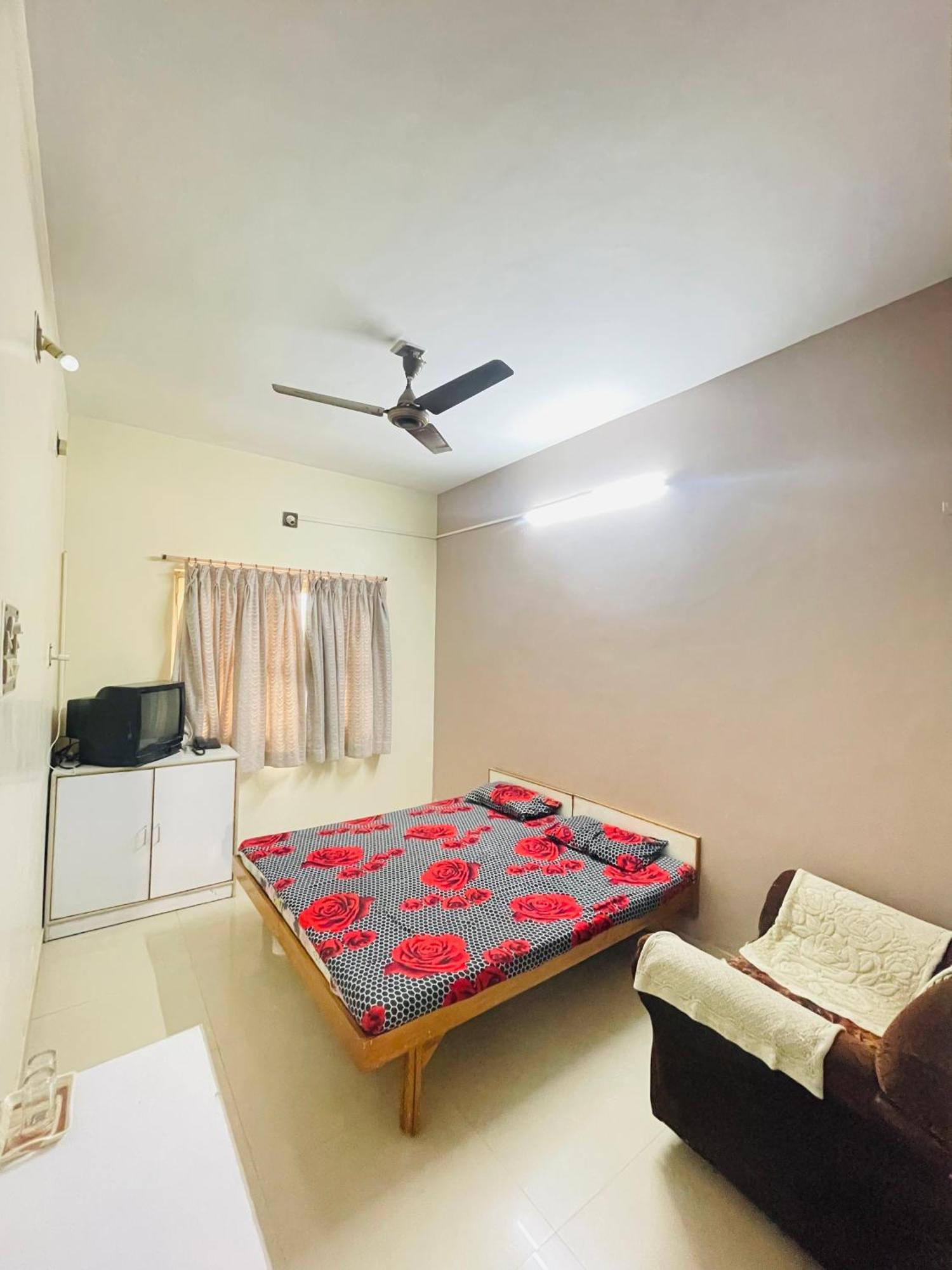 Hotel Rajdhani And Guest House Gujarat - Best Family Hotel In Halol Near Pavagadh And Halol Gidc Ruang foto