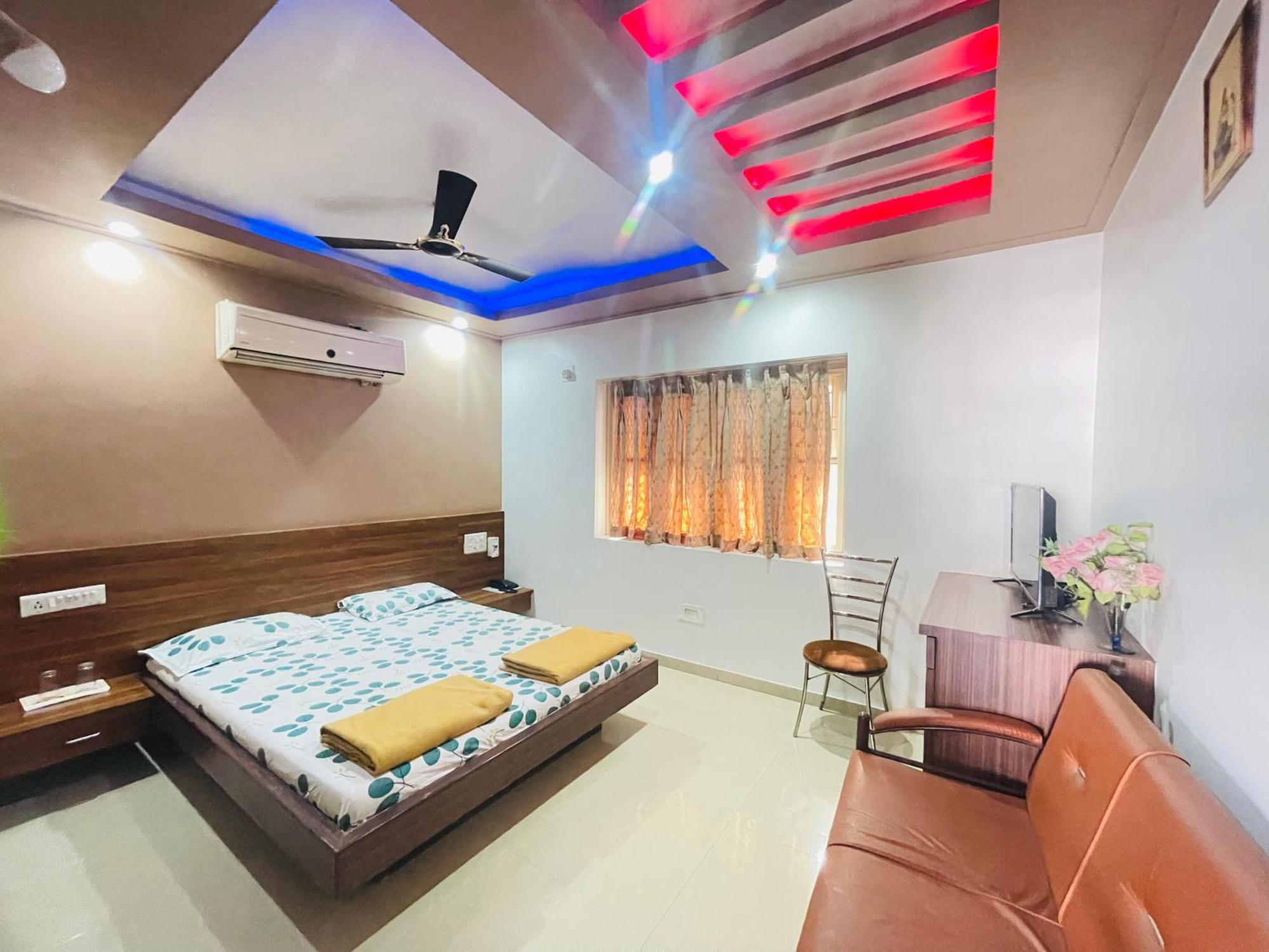 Hotel Rajdhani And Guest House Gujarat - Best Family Hotel In Halol Near Pavagadh And Halol Gidc Bagian luar foto
