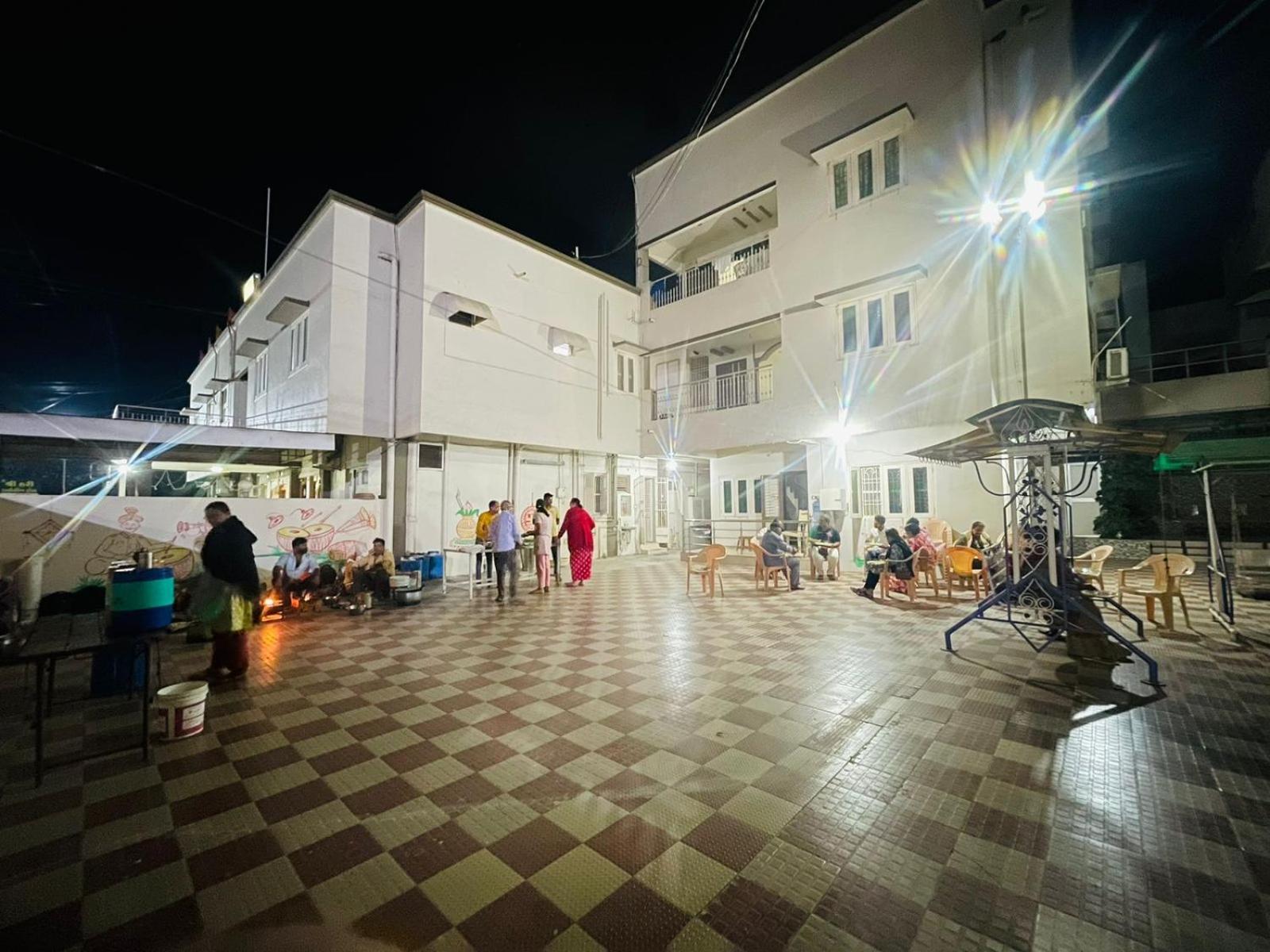 Hotel Rajdhani And Guest House Gujarat - Best Family Hotel In Halol Near Pavagadh And Halol Gidc Bagian luar foto